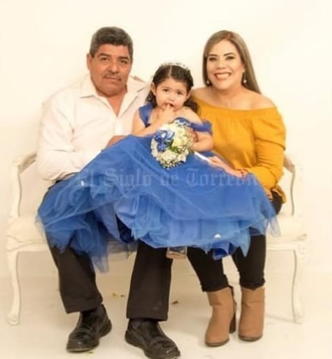 22122019 Padrinos, Daniel Sánchez Casimiro, Regina y Guadalupe Briseida Cabrales Garnica.