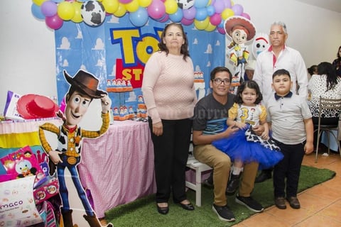 22122019 María Elena, Jesús, Regina, Axel y Raymundo.
