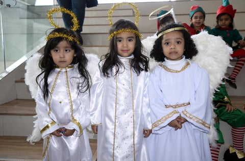 22122019 EN SU PASTORELA.  Evolet, Ingrid y Sofía.