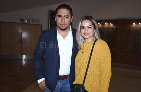 24122019 EN UNA CONFERENCIA.  Héctor y Verónica.