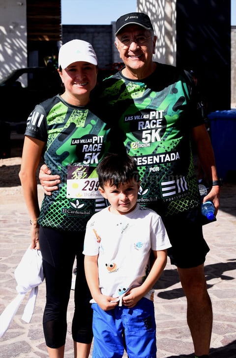 25122019 Federico López, Jennifer López y Liam Scarnati.