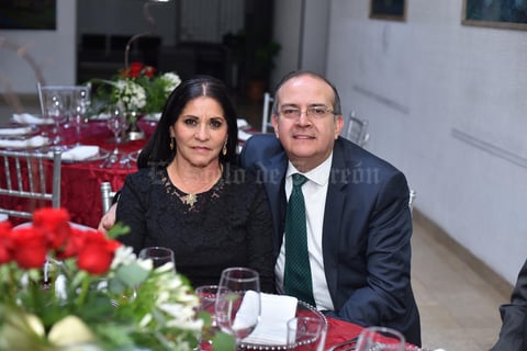 25122019 CELEBRAN LA NAVIDAD.  Renata y Carlos.