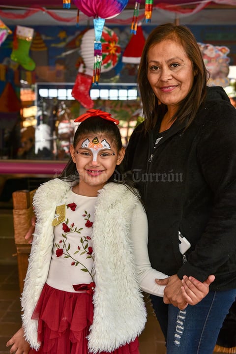 26122019 Valentina Montes Díaz acompañada de su abuelita María García Rodríguez.