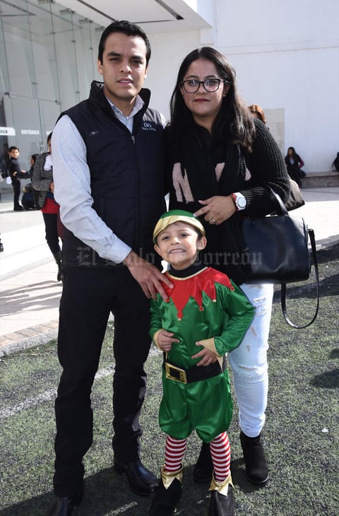 26122019 EN FAMILIA.  Maximiliano Juárez, Jeniffer Martínez e Iván Juárez.