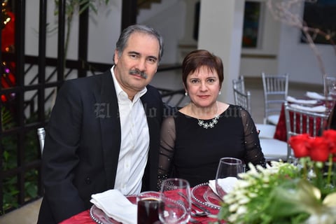 26122019 DE FIESTA.  Jesús Robles y Laura Sada.