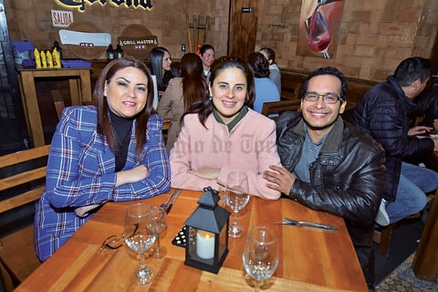28122019 Jazmín, Magda y Héctor.