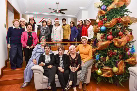 28122019 DE PASEO.   Miguel Luna, Ángeles González y Ana Sofía Martínez González.