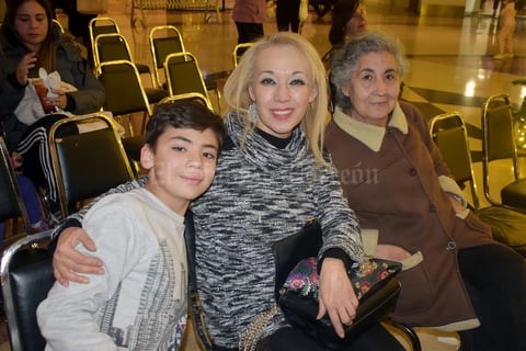 28122019 Adrián, Karina y Adela.