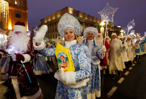 Desfile de Año Nuevo en el centro de Minsk, Bielorrusia.