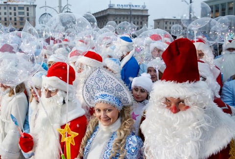 Desfile de Año Nuevo en el centro de Minsk, Bielorrusia.