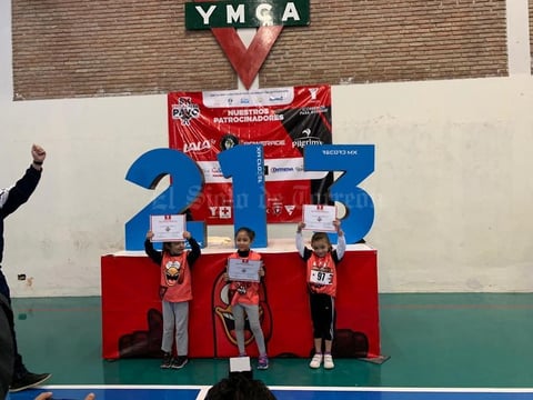 29122019 PREMIACIóN.  Eva Nieto Rangel ganó el 1er. lugar en la categoría de 4 - 6 años de 100 mts infantil 5k YMCArrera Pavo.