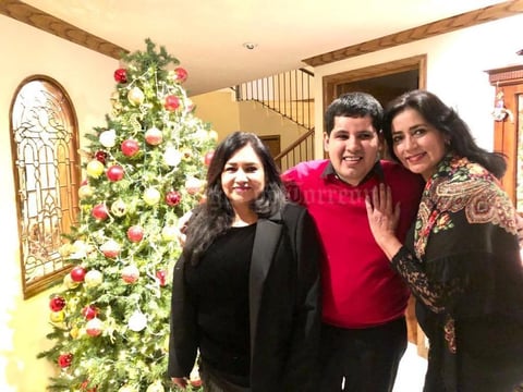 29122019 FESTEJAN LA NAVIDAD.  Carolina Gallardo, Ramón Betancourt e Irma Gallardo.