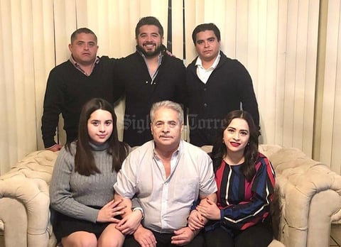 29122019 UN AñO MáS DE VIDA.  Felipe García festejando su cumpleaños en compañía de sus hijos, Luis Felipe, Jesús Felipe, Humberto Felipe, Olga Brenda y Ana Karen García.