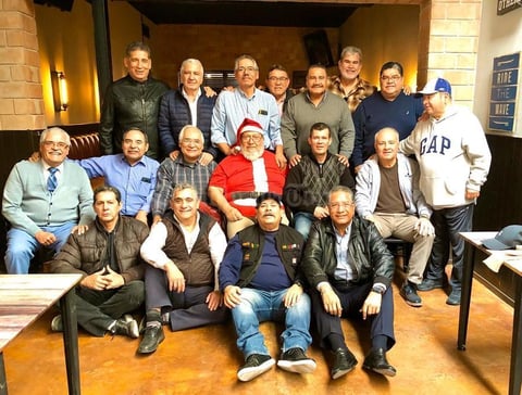 29122019 POSADA DE EXCOMPAñEROS.   Apaches Dorados de la PVC, campeones liga intermedia de 1974.