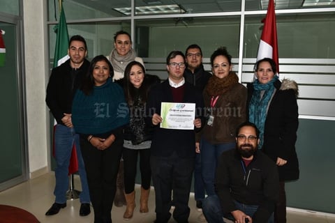 29122019 LOGROS ACADéMICOS.  David Estens recibió su certificado.