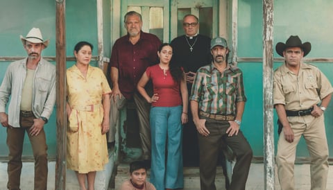 MEJOR MEXICANA: Polvo -aunque la parte final pierde impulso-, valioso debut tras la cámara del actor José María Yazpik. Quien resultó ser el mejor director nacional del año.