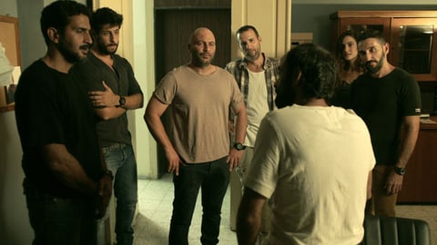 8. Fauda: Narra cómo una cadena de peligrosos eventos se
desata cuando Doron, un veterano agente israelí retirado, tiene que volver a la acción