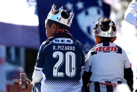 Aficionados de Rayados festejan el campeonato de la Liga MX