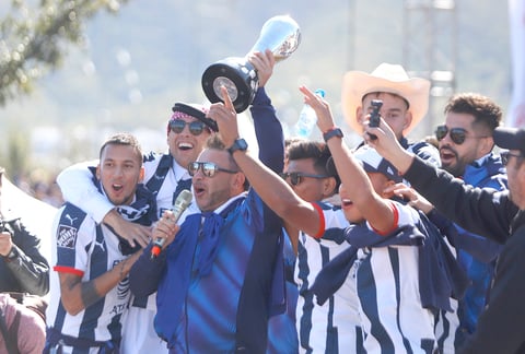 Aficionados de Rayados festejan el campeonato de la Liga MX