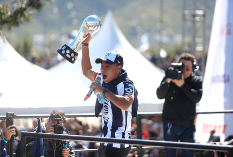 Aficionados de Rayados festejan el campeonato de la Liga MX