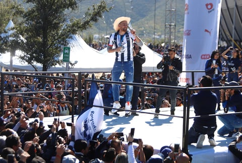 Aficionados de Rayados festejan el campeonato de la Liga MX