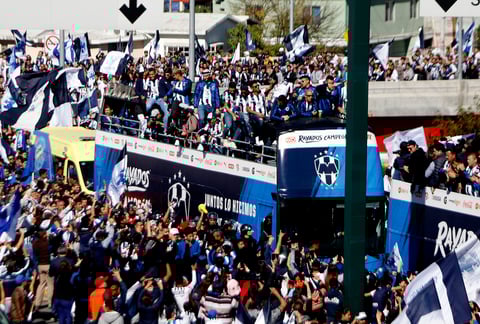 Aficionados de Rayados festejan el campeonato de la Liga MX