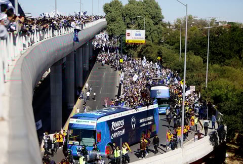 Aficionados de Rayados festejan el campeonato de la Liga MX