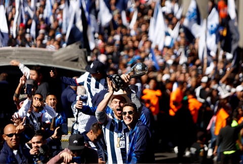 Aficionados de Rayados festejan el campeonato de la Liga MX