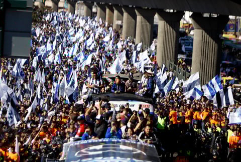 Aficionados de Rayados festejan el campeonato de la Liga MX