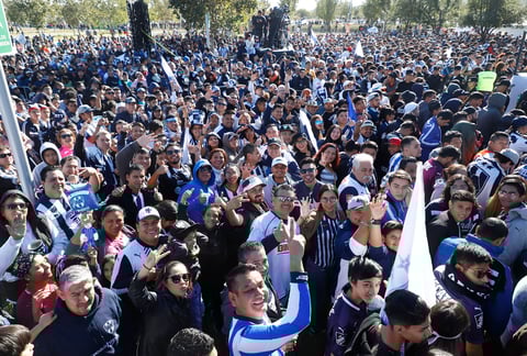 Aficionados de Rayados festejan el campeonato de la Liga MX