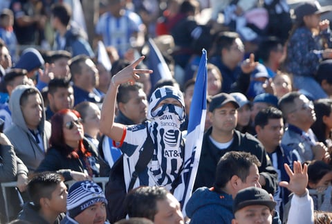 Aficionados de Rayados festejan el campeonato de la Liga MX