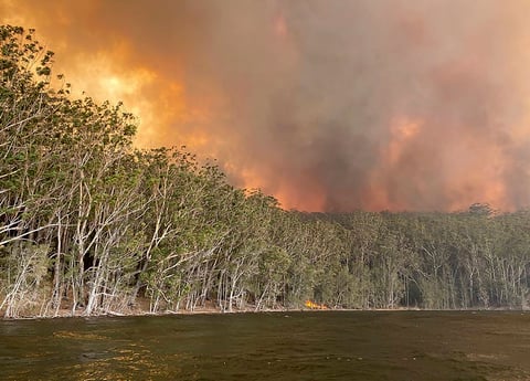 Más de 200 fuegos seguían activos y las alertas de peligro extremo continúan