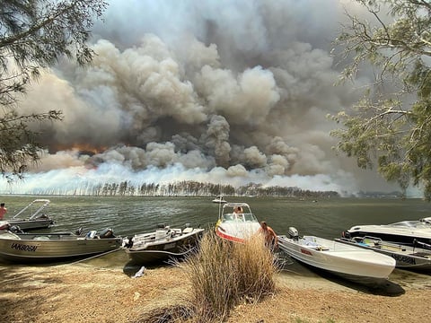 Más de 200 fuegos seguían activos y las alertas de peligro extremo continúan