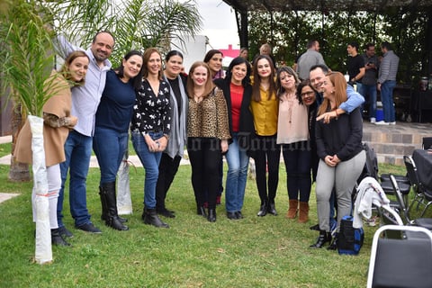 03012020 Algunas de las exalumnas gozaron de gratas memorias de su juventud.