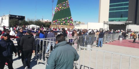 El Sistema para el Desarrollo Integral de la Familia Torreón, en conjunto con la Universidad Vizcaya de las Américas, así como diversas dependencias municipales, ofrecieron a cientos de familias la tradicional Rosca de Reyes.