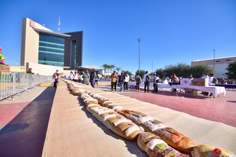 Señaló que este tipo de eventos se llevan a cabo con la finalidad de festejar esta tradición mexicana y generar espacios de convivencia para las familias torreonenses.