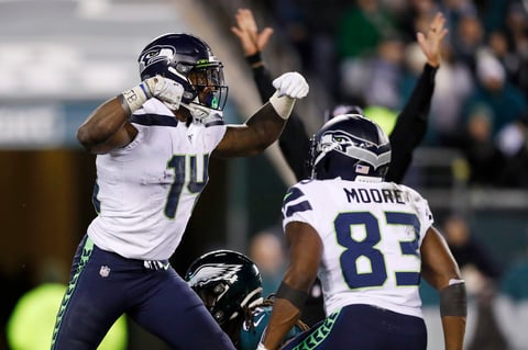 Seattle vencen a Filadelfia en la ronda de comodines