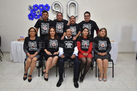05012020 Don Jesús con sus hijos, Felipe, Sergio Jesús, Isidro, Irma, Concha, Alicia y Magaly Rentería.