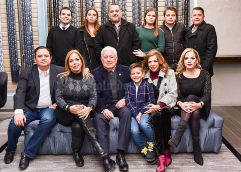 05012020 50 ANIVERSARIO DE CASADOS.  Jesús Gerardo Sotomayor Garza y Pilar Hernández de Sotomayor acompañados de sus hijos, Jesús, Geraldine, Erika y José; su yerno, Jorge; y de sus nietos, Jorge, Gaby, Pau, Jesús y José Gerardo.