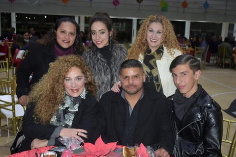 09012020 RECIENTE CELEBRACIóN.  Cinthya, Michelle, Ale, Oswaldo, Aracely y Álvaro.
