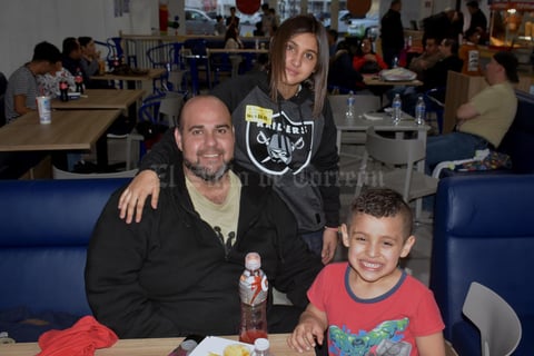 09012020 Carlos, Danna Paola y Luis Carlos.