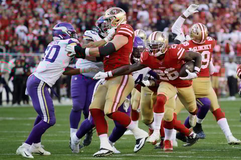 Titanes de Tennessee y 49ers de San Francisco avanzan a las Finales de Conferencia
