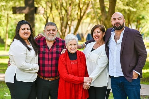 12012020 GRATOS MOMENTOS.  Ana Karen Castro, Gerardo Castro, Irma Valdez, Irma Máynez y Gerardo Castro.