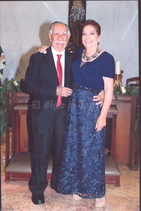 12012020 El amor es para siempre y es así como Esperanza Castro de Huerta y C.P.C.  Guillermo Maximino Huerta Saláis celebraron sus bodas de oro, en una linda ceremonia el 13 de diciembre.