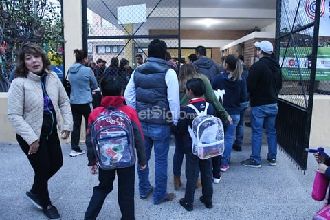 Regresan a clases estudiantes del Colegio Cervantes de Torreón