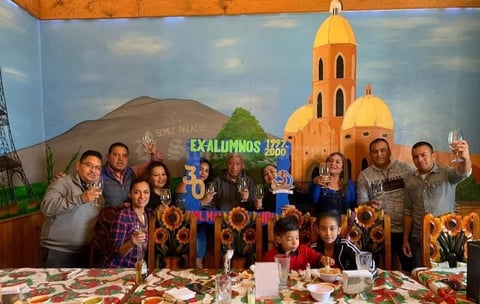 17012020 Enhorabuena al Biólogo Manuel Antonio Zúñiga Fuentes, por sus 30 años de servicio. Congratulaciones Profesor, cumplió cada ciclo de una manera profesional y ejemplar, estamos profundamente agradecidos y siempre estará en aquellos bonitos recuerdos de secundaria. Ex-alumnos generación 97-2000.