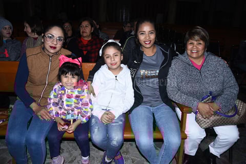 15012020 FELICES.  Barby, Kristian, Sharon, Emily y Valentina.