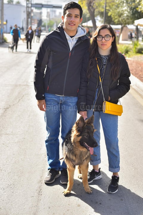 14012020 Fernando, Sheccid y su perrita, Mona.