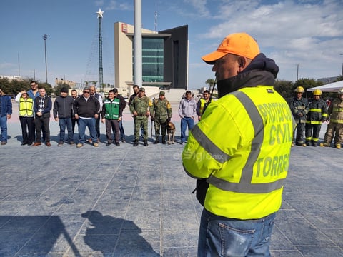 Se realizó el acto en la Plaza Mayor.