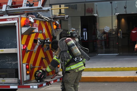 Los cuerpos de emergencia que participaron recorrieron cada una de las áreas para corroborar que ya no quedara nadie en su interior.